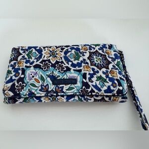 Vera Bradley RFID Wristlet Wallet Clutch Blue Floral Mosaic Print